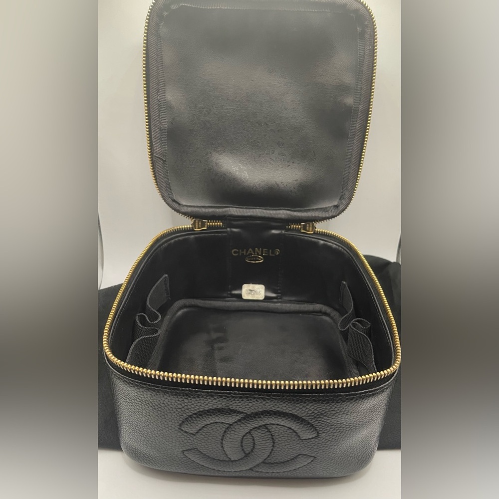 Chanel | Timeless Small Vanity | Caviar Leather | Lambskin Interior | Vintage - Picture 14 of 16